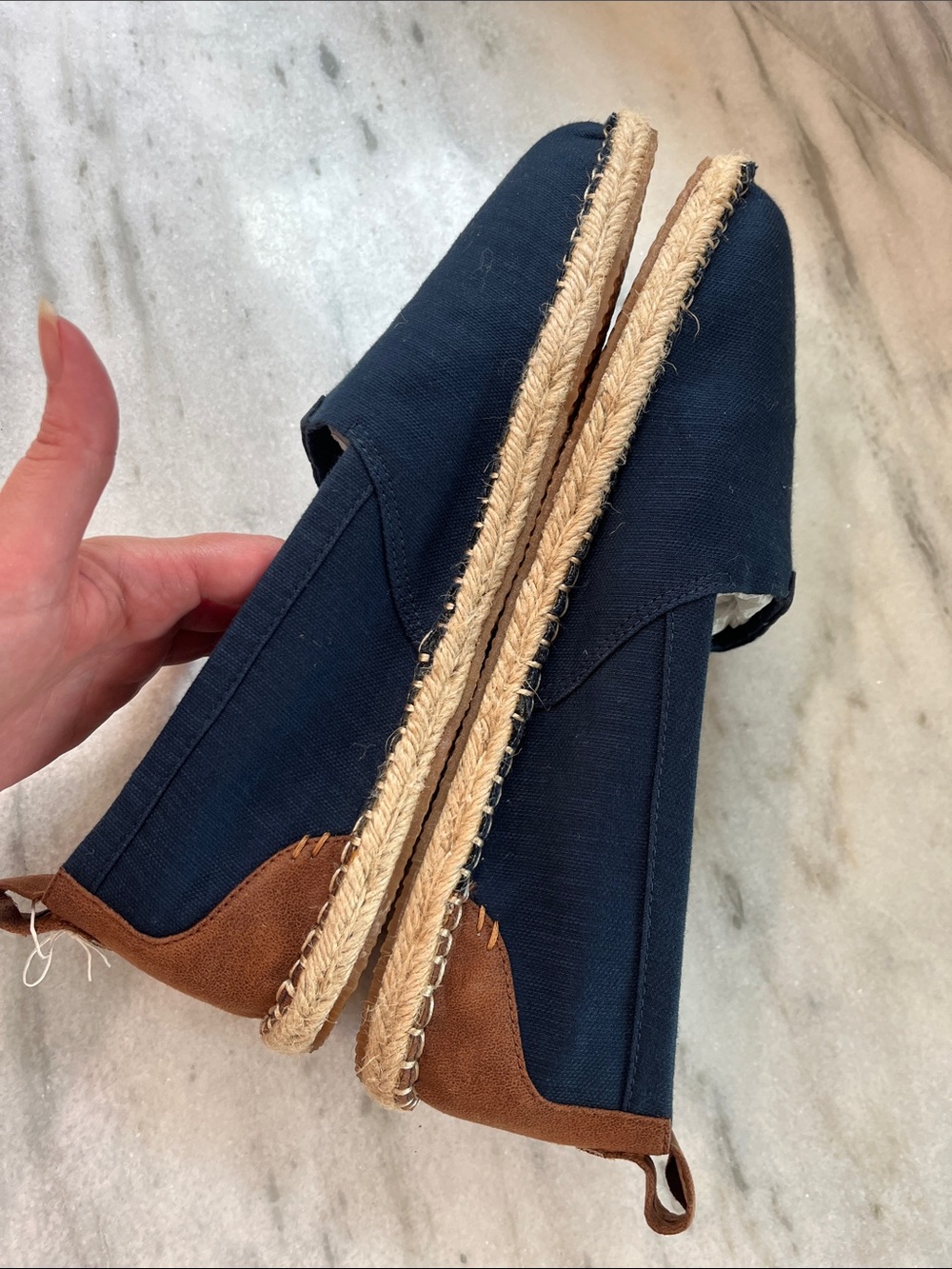 Toms Men's Navy Canvas Slip-On Espadrilles with Brown Heel Tabs NWOT - Picture 4 of 9